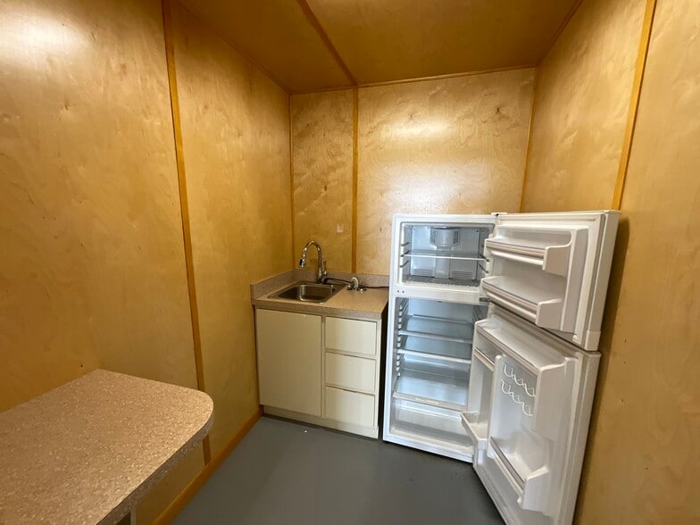 More Photos Of 2611 E 6th St, Panama City Warehouse For Sale