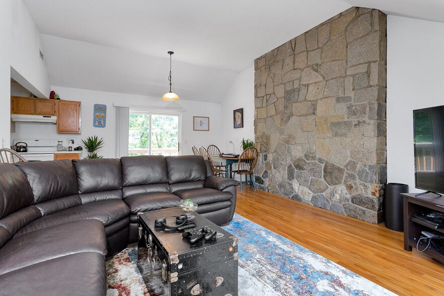 More Photos Of 76 Hope St, Stamford Apartments For Sale