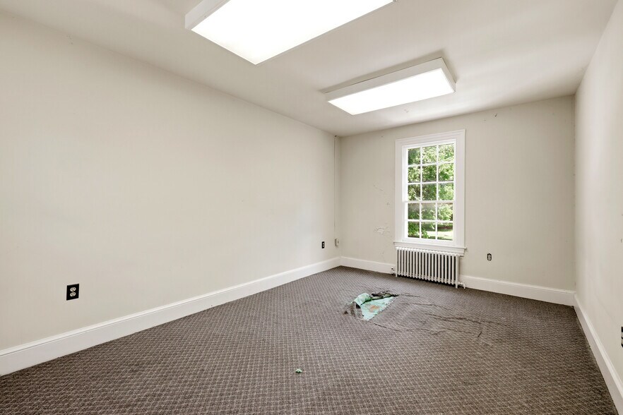 More Photos Of 3 E Market St, Leesburg Office For Sale