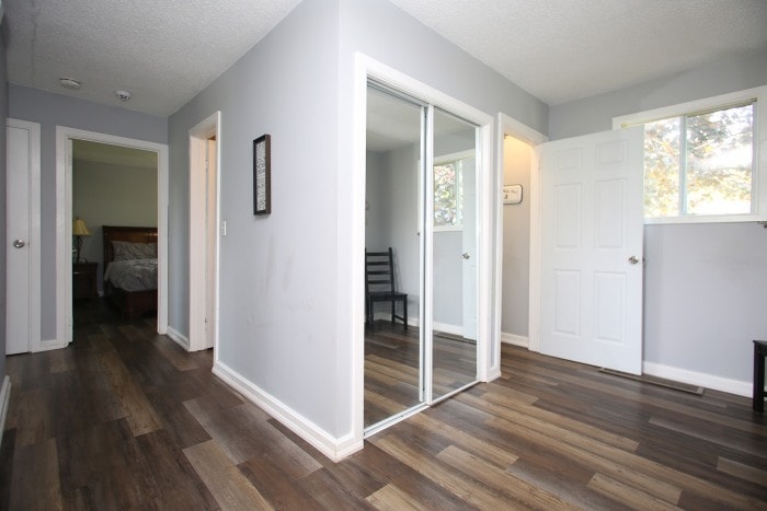 More Photos Of 9 Bridge St, Kawartha Lakes General Retail For Lease