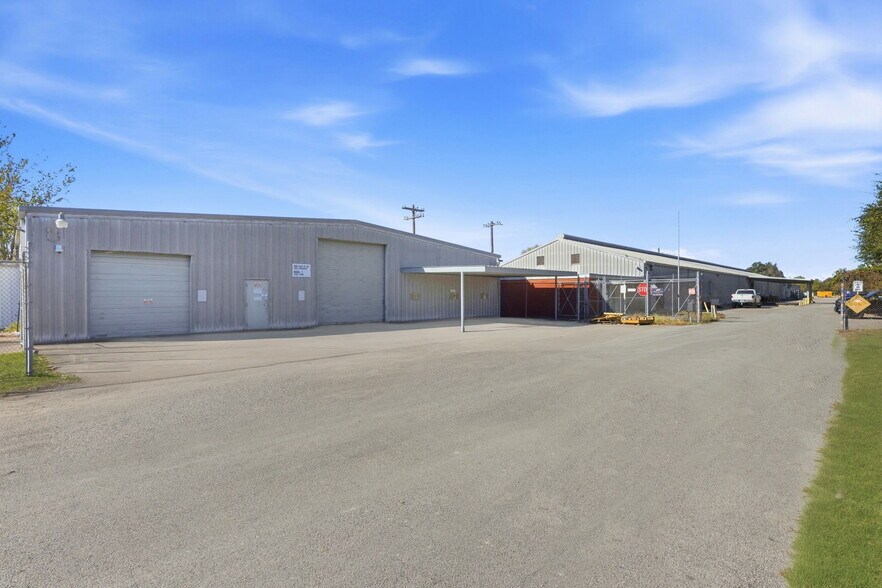 More Photos Of 13026 Rosecrest Dr, Houston Warehouse For Lease