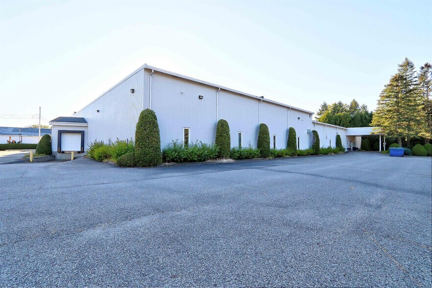 More Photos Of 221 Rue St-Georges, St-Barnabé Manufacturing For Lease