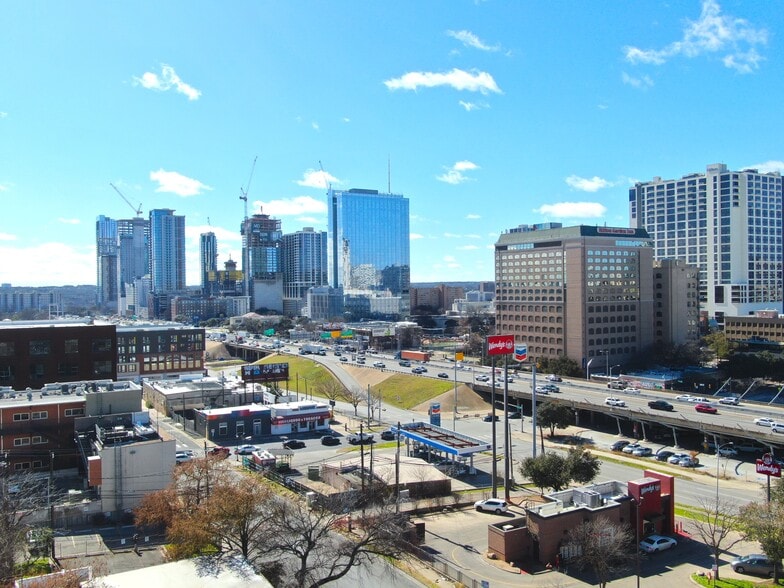 More Photos Of 902 E 7th St, Austin Office For Lease