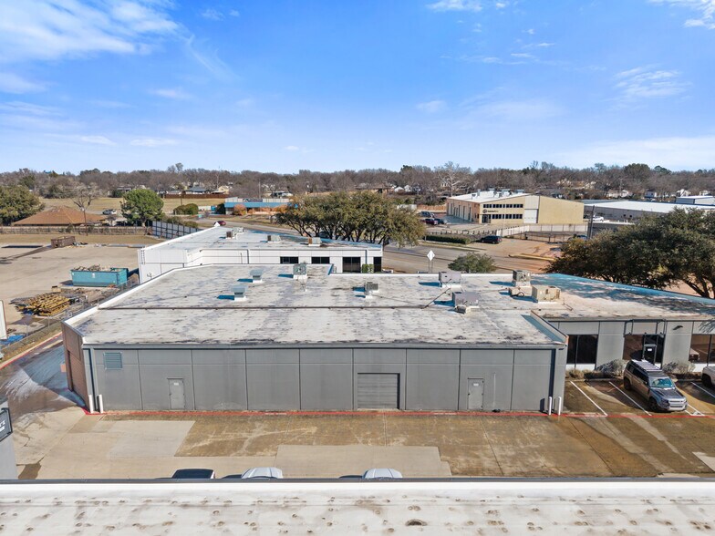 More Photos Of 1919 Old Denton Rd, Carrollton Light Manufacturing For Lease