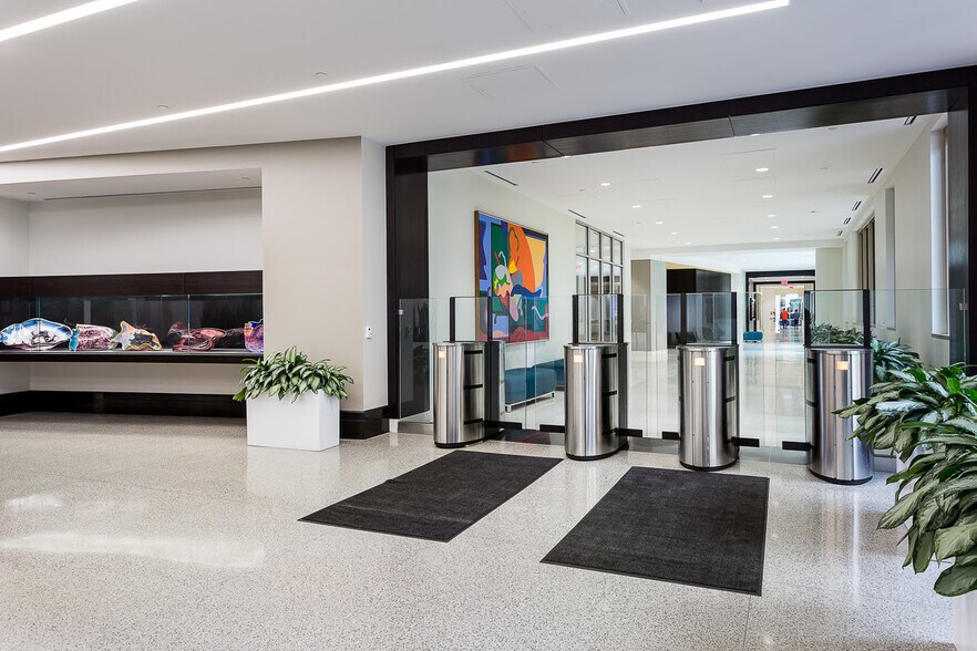 More Photos Of 658 S 4th St, Louisville Medical For Lease