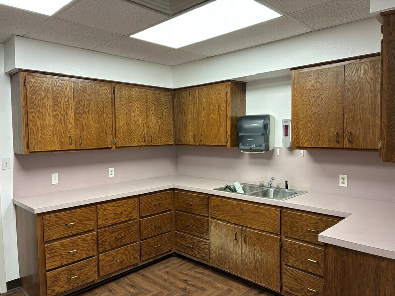 More Photos Of 937 SW 89th St, Oklahoma City Medical For Sale