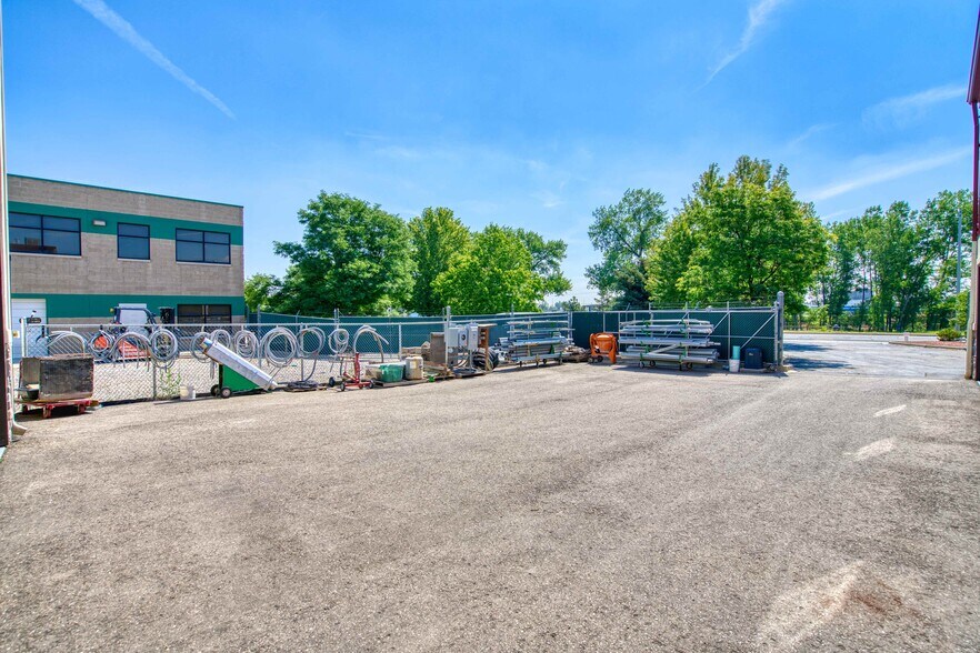 More Photos Of 1120 Boston Ave, Longmont Warehouse For Lease