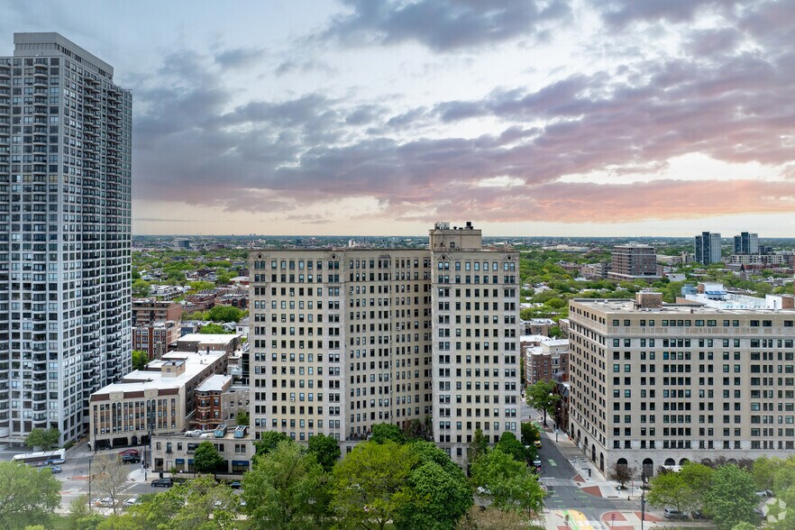 More Photos Of 2000 N Lincoln Park W, Chicago Apartments For Sale