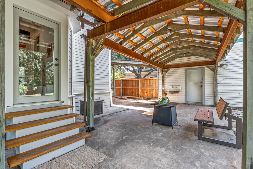 More Photos Of 115 N 1st St, Midlothian Storefront Retail Office For Sale