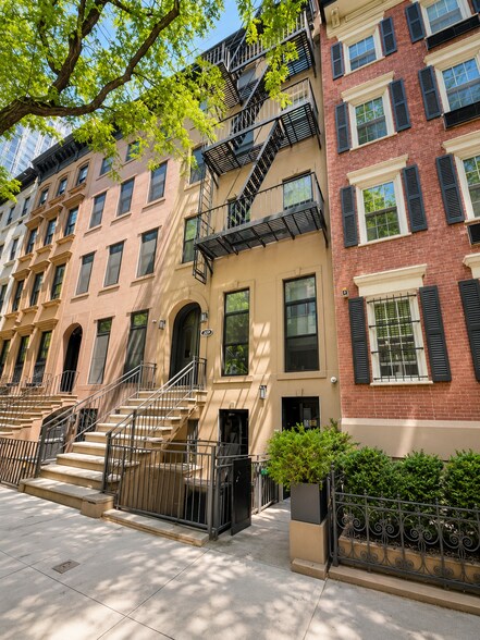 More Photos Of 237 E 31st St, New York Apartments For Lease