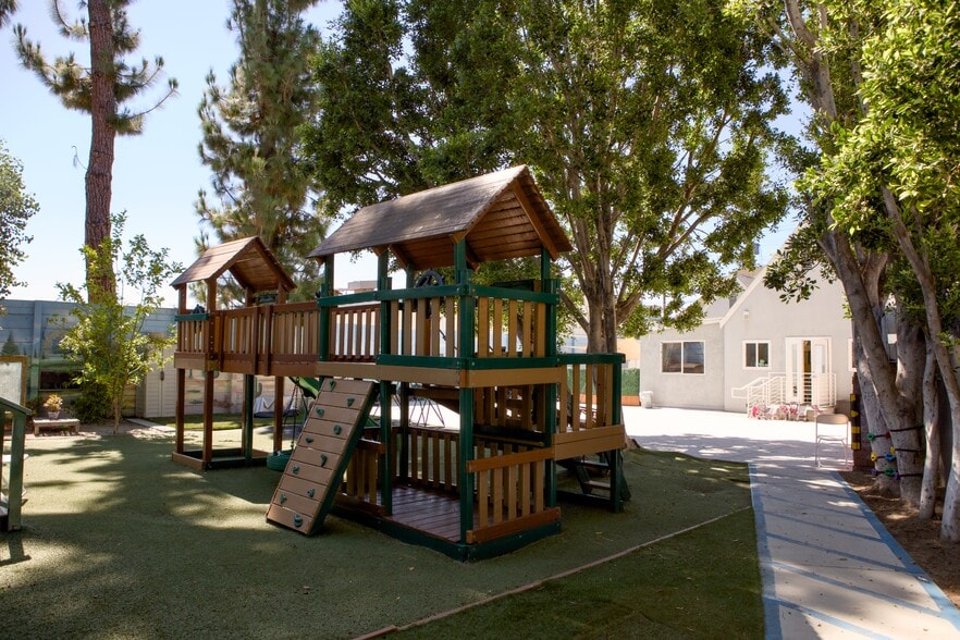 More Photos Of 12131 Burbank Blvd, Valley Village Daycare Center For Lease