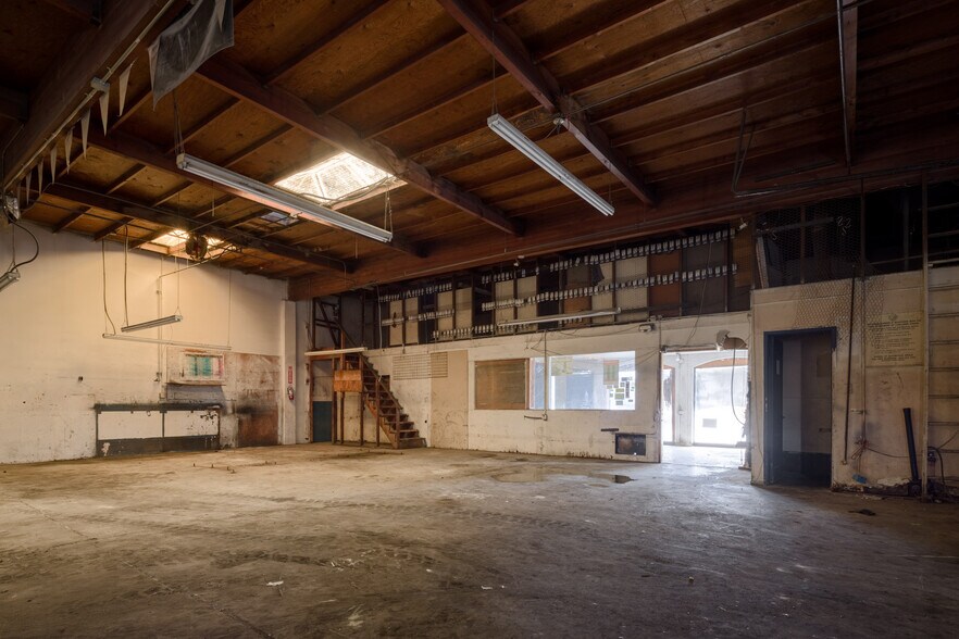 More Photos Of 2433 S Broadway Pl, Santa Ana Auto Salvage Facility For Sale
