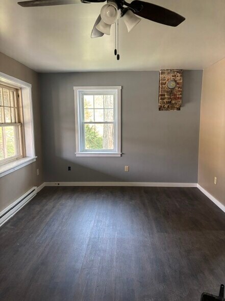 More Photos Of 429 Riverview Dr, Walnutport Flex For Sale