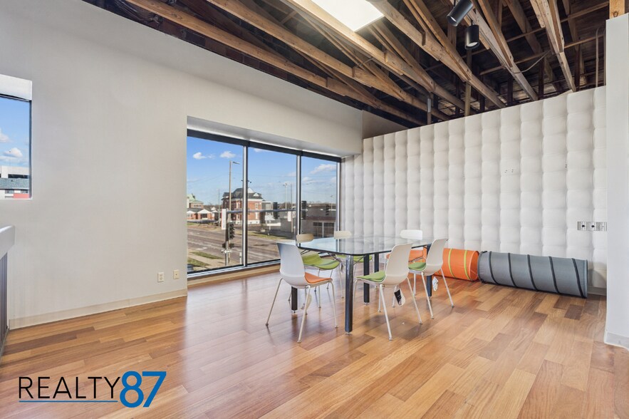 More Photos Of 724 3rd Ave SE, Cedar Rapids Freestanding For Sale