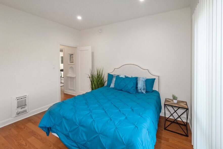 More Photos Of 1296 S Citrus Ave, Los Angeles Apartments For Sale