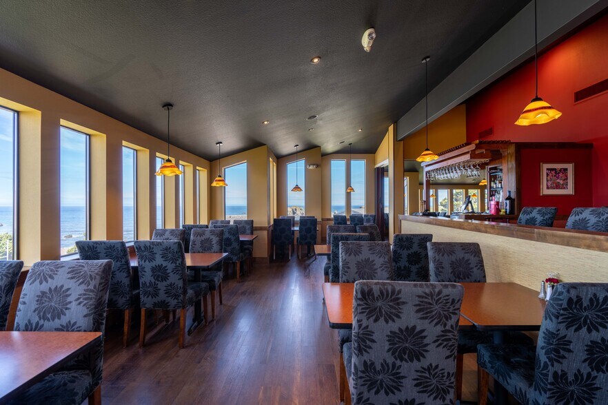 More Photos Of 1695 Beach Loop Drive, Bandon Restaurant For Sale