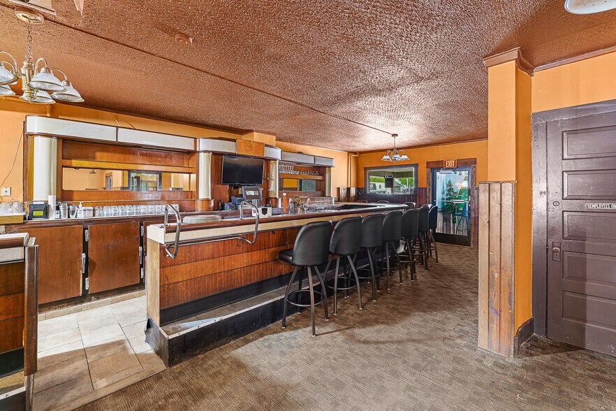 More Photos Of 1302 Main st, Saint Cloud Restaurant For Sale