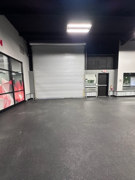 More Photos Of 93 Old Dixie Hwy, Adairsville Showroom For Lease