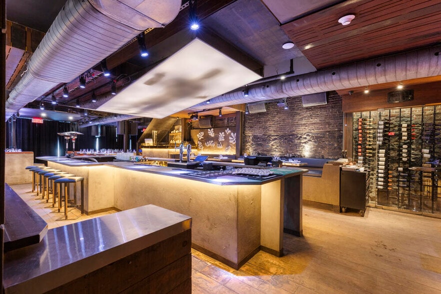 More Photos Of 52 Rue Saint-Jacques, Montréal Restaurant For Sale