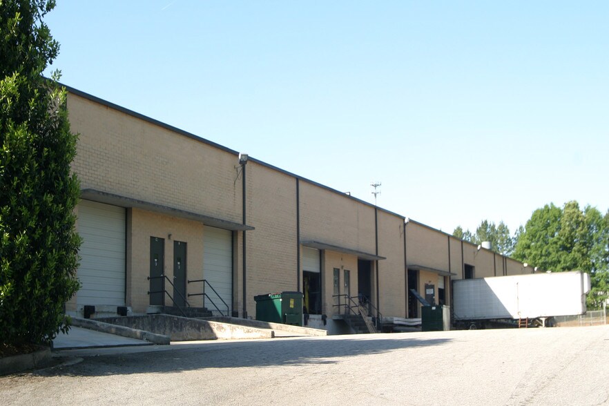 More Photos Of 3511 Church St, Clarkston Warehouse For Lease