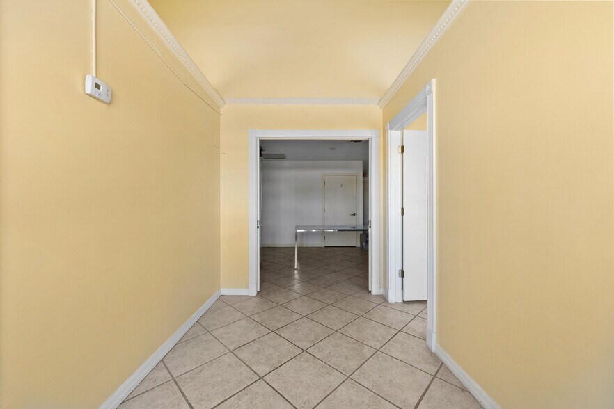 More Photos Of 430 S Dixie Hwy, Miami Office For Lease