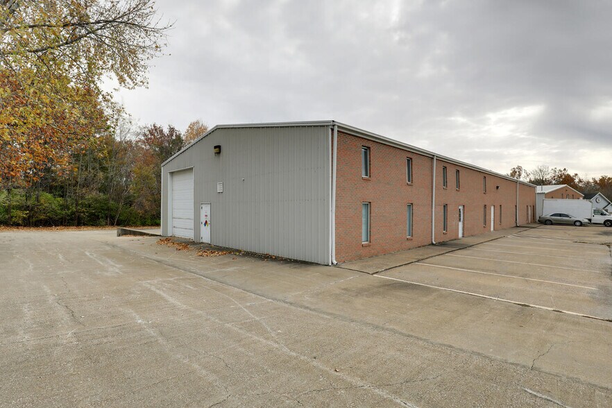 More Photos Of 2414 W Schneidman Dr, Quincy Industrial For Lease