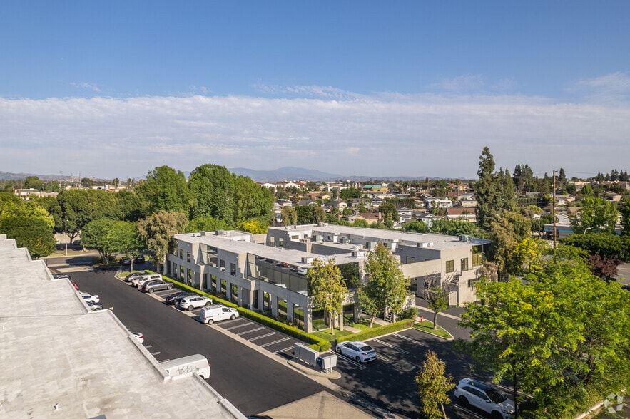 More Photos Of 471 W Lambert Rd, Brea Unknown For Lease