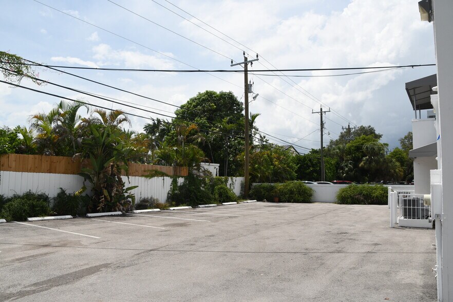 More Photos Of 1920 SW 22nd St, Miami Medical For Lease