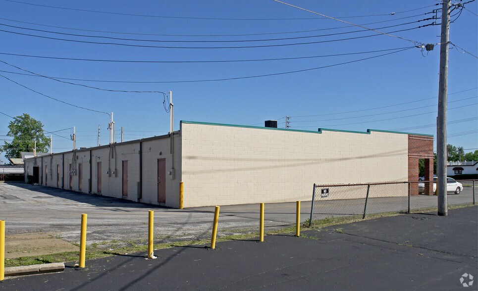 More Photos Of 11415-11435 St. Charles Rock Rd, Bridgeton General Retail For Lease