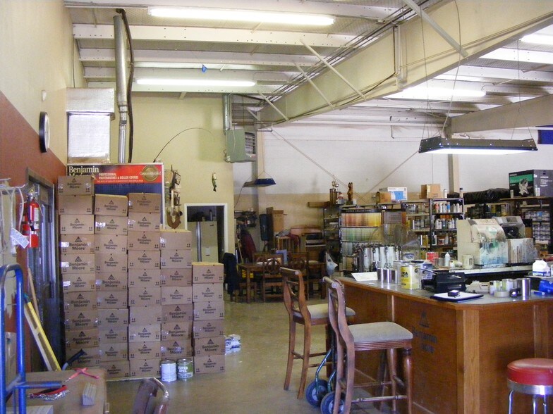 More Photos Of 2006 50th St, Lubbock Flex For Lease