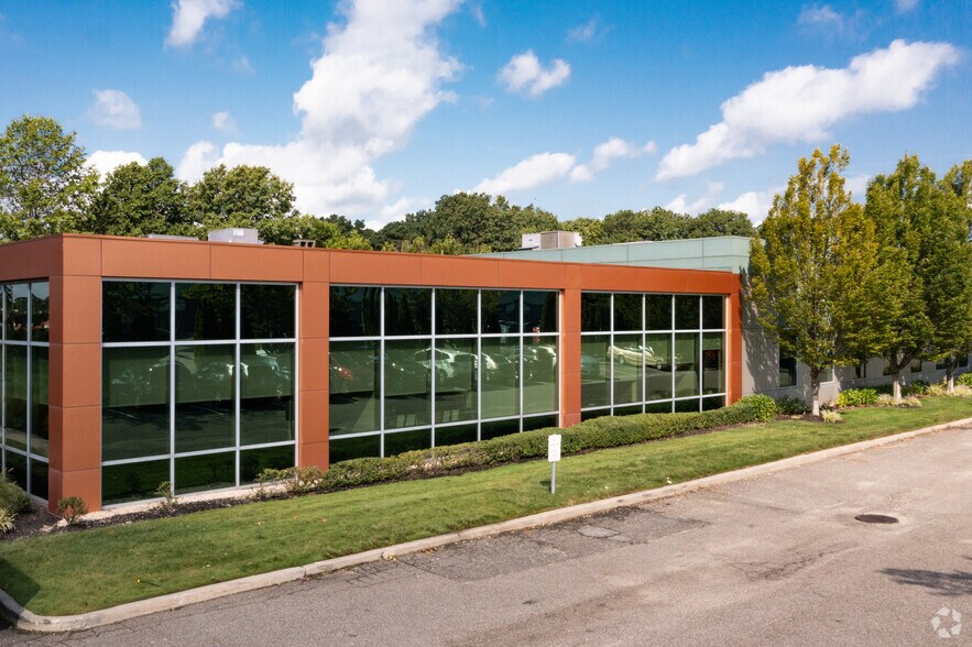 More Photos Of 360 Motor Pky, Hauppauge Medical For Lease