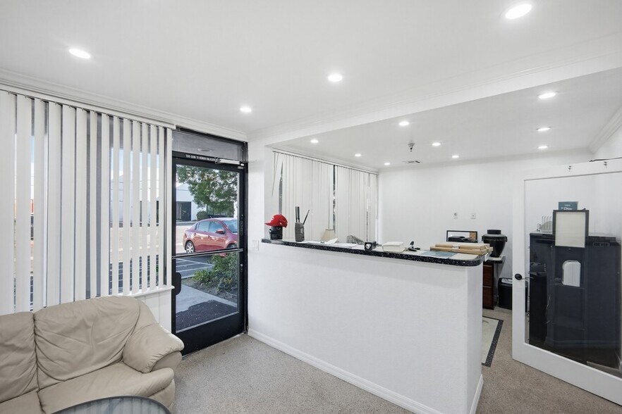 More Photos Of 543 Birch St, Lake Elsinore Warehouse For Sale