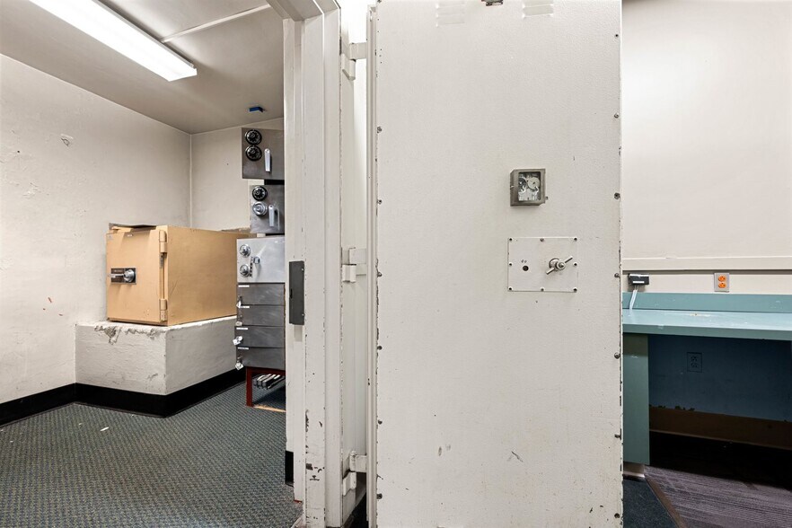 More Photos Of 1847-1855 Massachusetts Ave, Cambridge General Retail For Sale