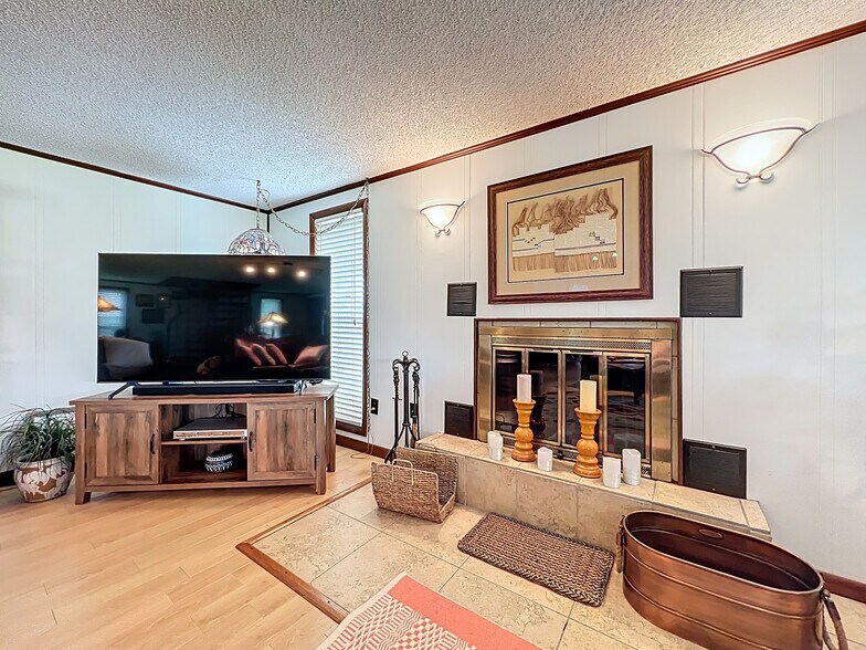 More Photos Of 7001 W Jones Ave, Mount Dora Airplane Hangar For Sale