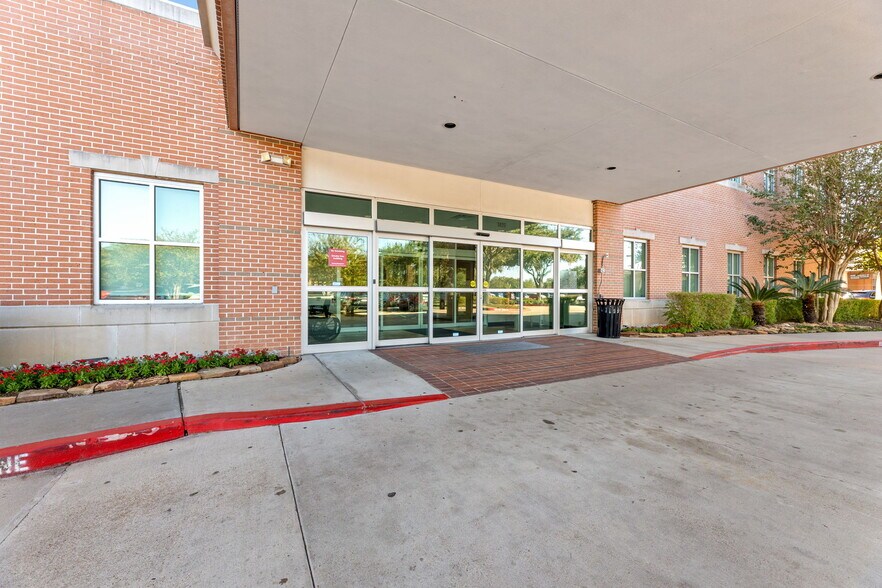 More Photos Of 1429 Tx-6, Sugar Land Medical For Lease
