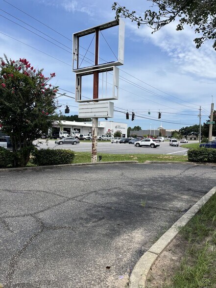 More Photos Of 275 W Airport Blvd, Pensacola Storefront Retail Office For Lease