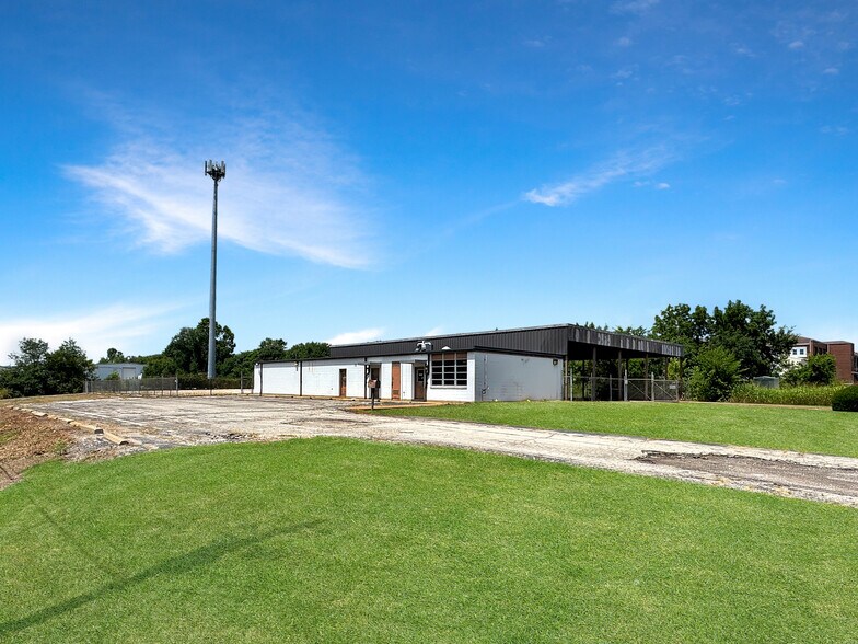 More Photos Of 313 Franklin Ave, Union Light Distribution For Sale