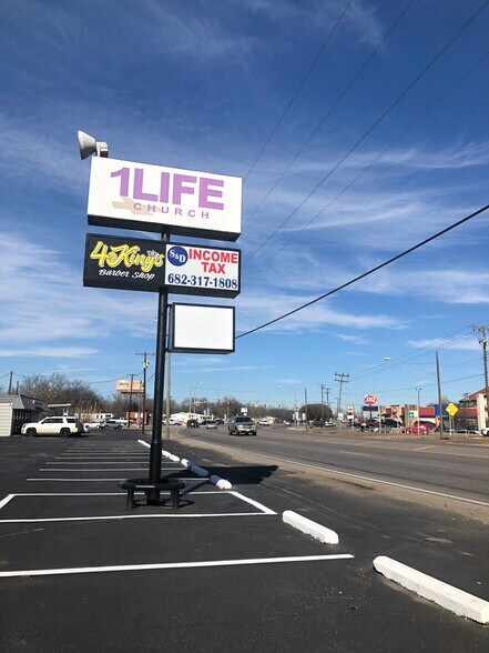 More Photos Of 1605-1611 N Main St, Cleburne Storefront For Lease
