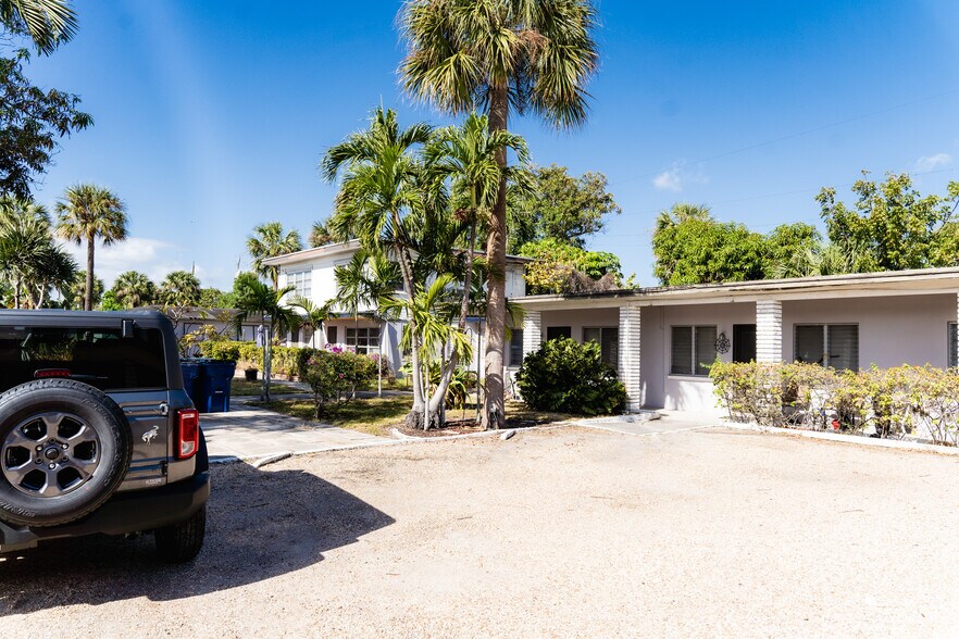 More Photos Of 186-1 E Blue Heron Blvd, Riviera Beach Hotel For Sale