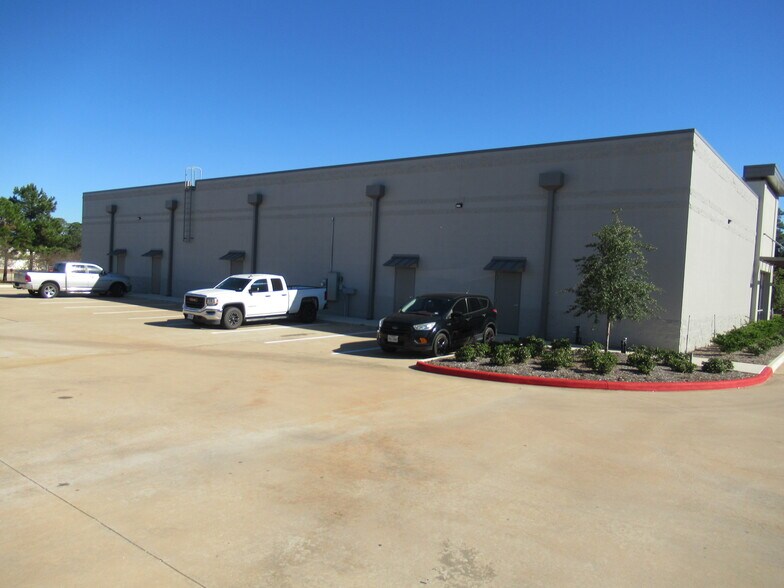 More Photos Of 2527 N Frazier St, Conroe Storefront For Sale