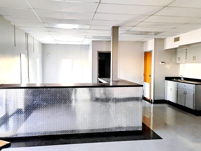 More Photos Of 221 Expressway 83, La Feria Industrial For Lease