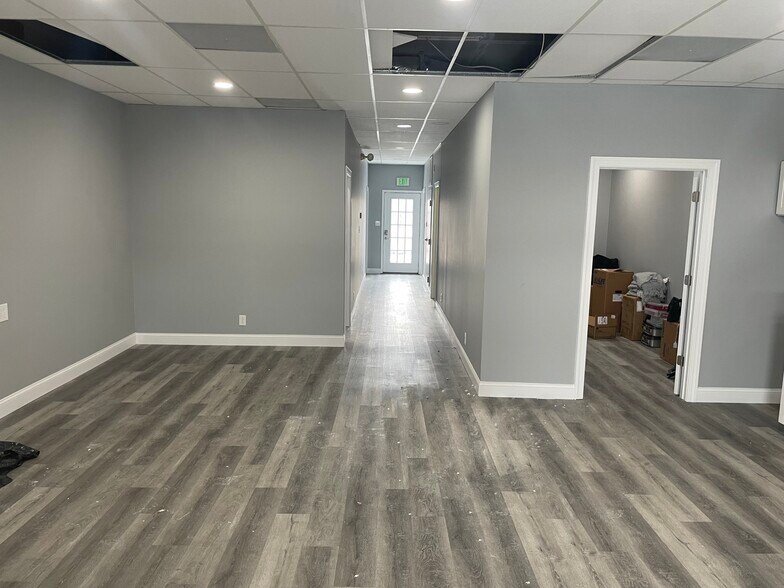 More Photos Of 1850 Memorial Dr, Clarksville Office For Sale