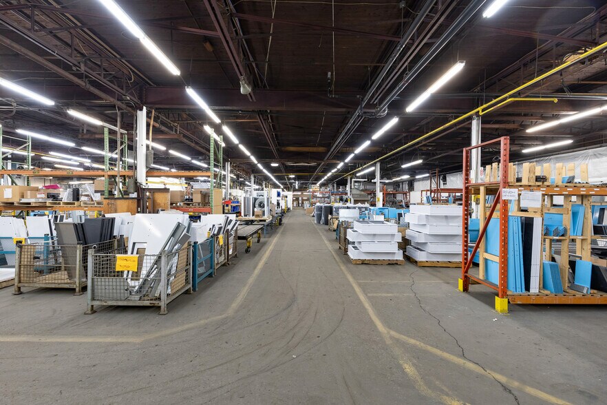 More Photos Of 262 Rue Scott, Saint-Jérôme Warehouse For Sale