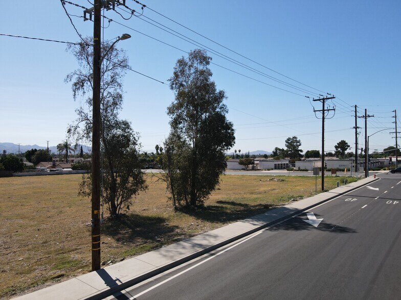 More Photos Of 6909 Victoria Ave, Highland General Retail For Lease