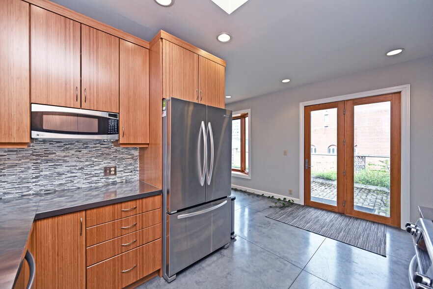 More Photos Of 19 E 8th St, Cincinnati Office For Sale