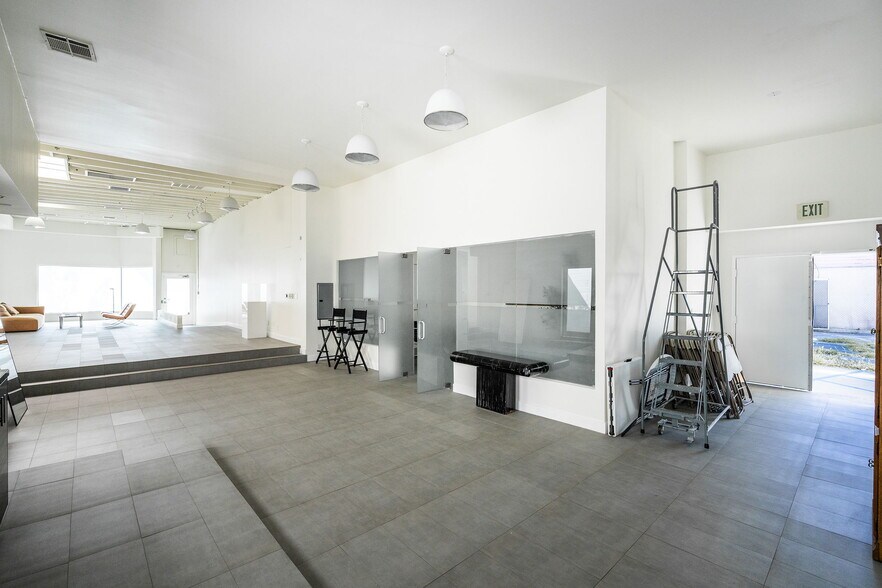 More Photos Of 723-727 N Fairfax Ave, Los Angeles General Retail For Lease