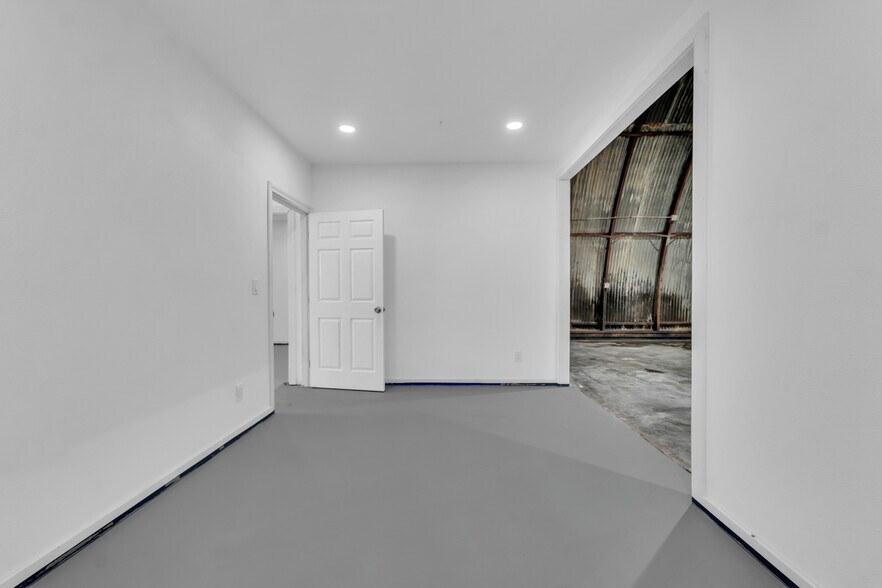 More Photos Of 1626-1640 Pine St, Oxnard Warehouse For Sale