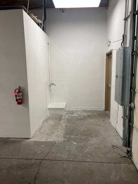 More Photos Of 1375 E Fairview Ave, Meridian Unknown For Lease