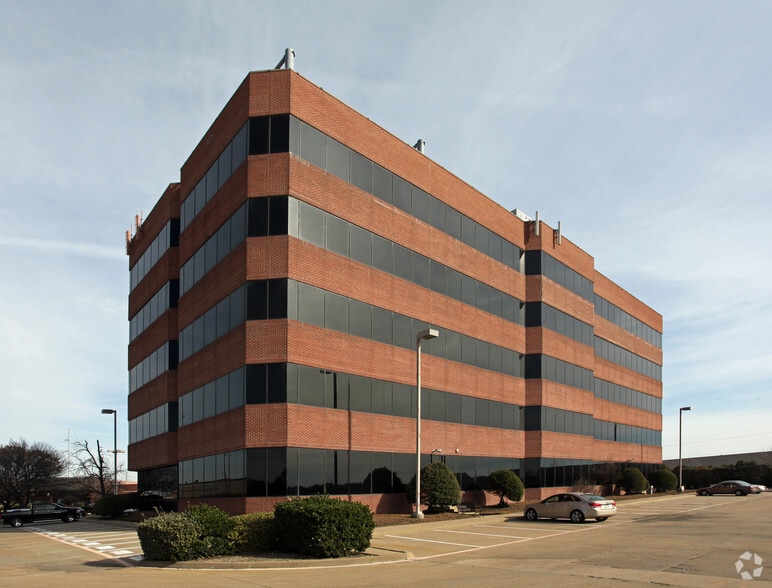 More Photos Of 9550 Skillman St, Dallas Office For Sale