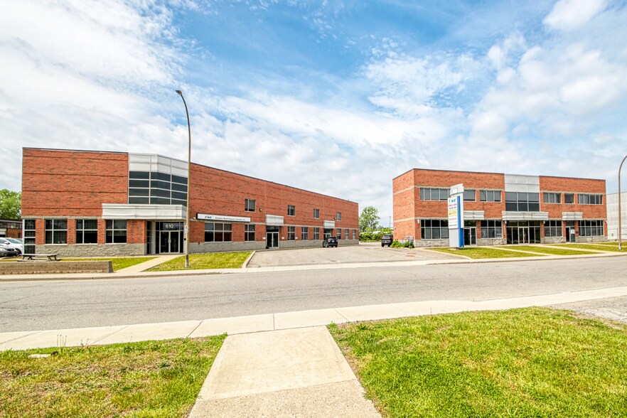 More Photos Of 610-650 Av Orly, Dorval Warehouse For Lease
